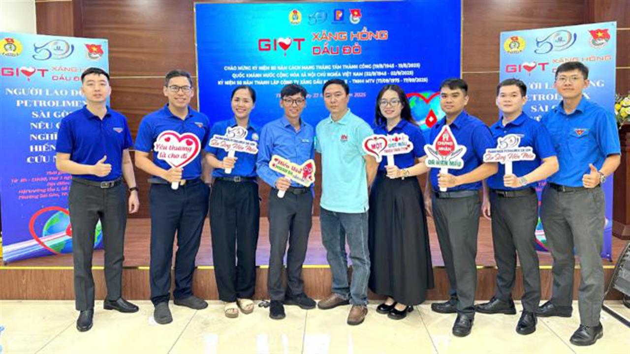 Chương trình “Giọt Xăng hồng – Giọt Dầu đỏ” năm 2025 thành công rực rỡ