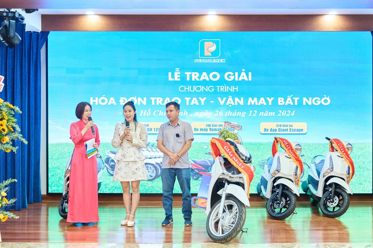 Tin video: Khách hàng trúng thưởng chia sẻ cảm nghĩ tại Lễ trao giải "Hóa đơn trao tay - Vận may bất ngờ"