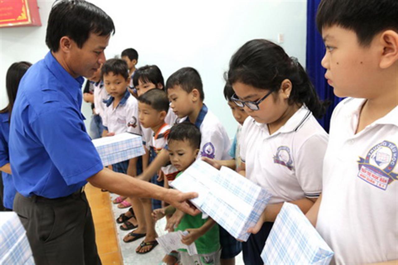 Tuổi trẻ Tổng kho Xăng dầu Nhà Bè ươm mầm tương lai