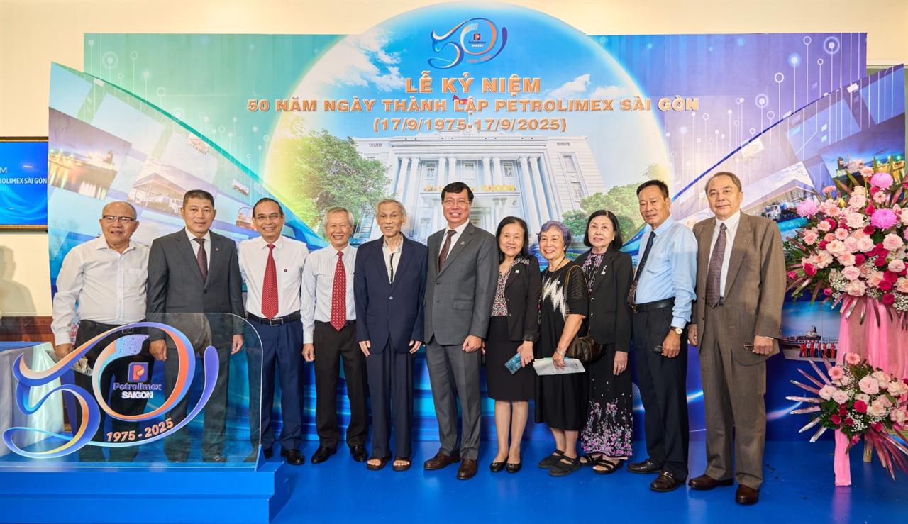 Tin ảnh: Niềm vui, nụ cười của cán bộ hưu trí tại Lễ kỷ niệm 50 năm Ngày thành lập Petrolimex Sài Gòn