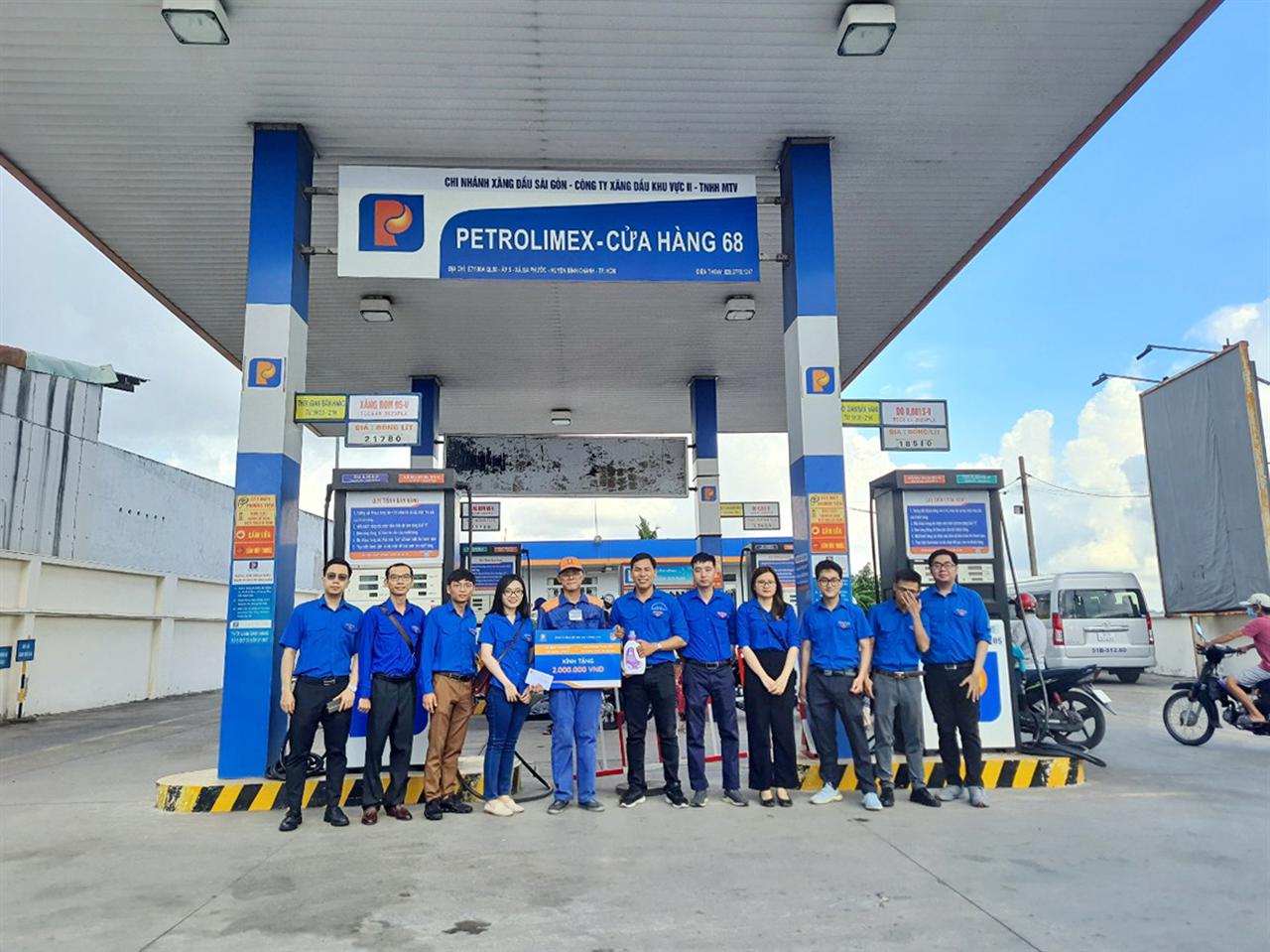 Cho đi yêu thương nhận lại hạnh phúc