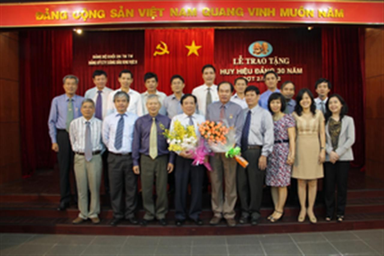 Lễ trao tặng huy hiệu 30 năm tuổi Đảng đợt 02.9.2012