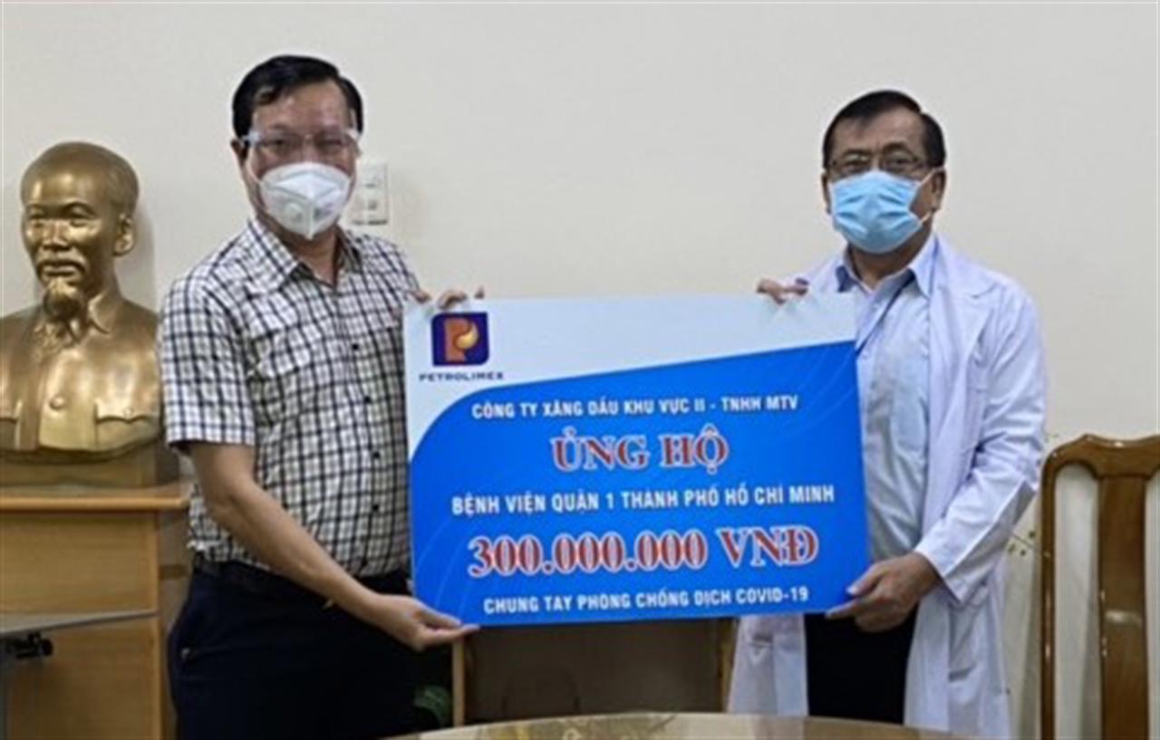 Petrolimex Sài Gòn trao 300 triệu đồng tặng Bệnh viện Quận 1