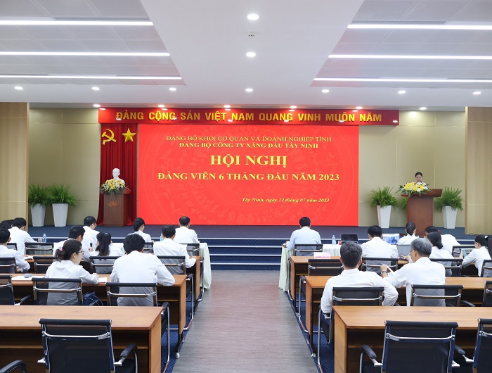 Petrolimex Tây Ninh tổ chức hội nghị Đảng viên 6 tháng đầu năm 2023.