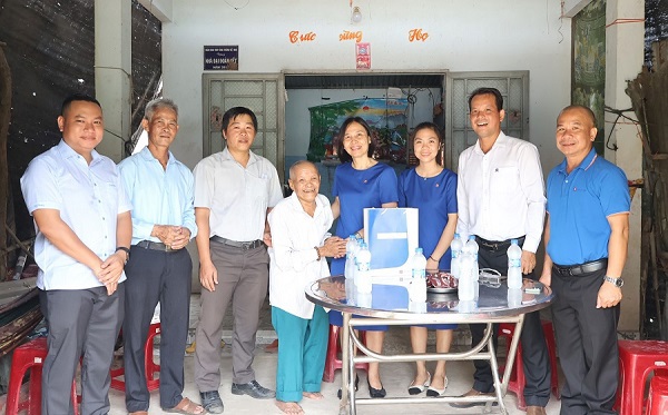 Petrolimex Tây Ninh tổ chức thăm, tri ân Mẹ liệt sĩ, thương binh, bệnh binh và gia đình chính sách dịp 27/07