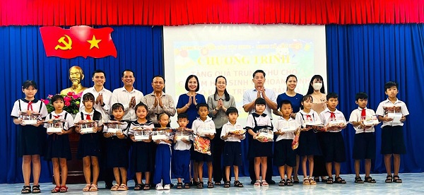 Trung thu trọn vẹn - Lan tỏa yêu thương