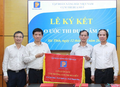 Hội nghị tổng kết công tác thi đua khen thưởng năm 2023, phương hướng nhiệm vụ năm 2024 Cụm thi đua Petrolimex số 5