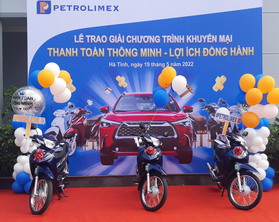 Petrolimex trao giải chương trình "Thanh toán thông minh - Lợi ích đồng hành" tại Hà Tĩnh
