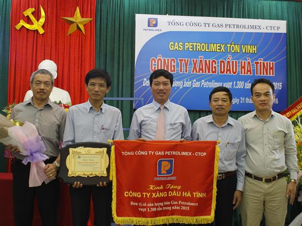 Gas Petrolimex tôn vinh Petrolimex Hà Tĩnh có sản lượng Gas tăng vượt trội