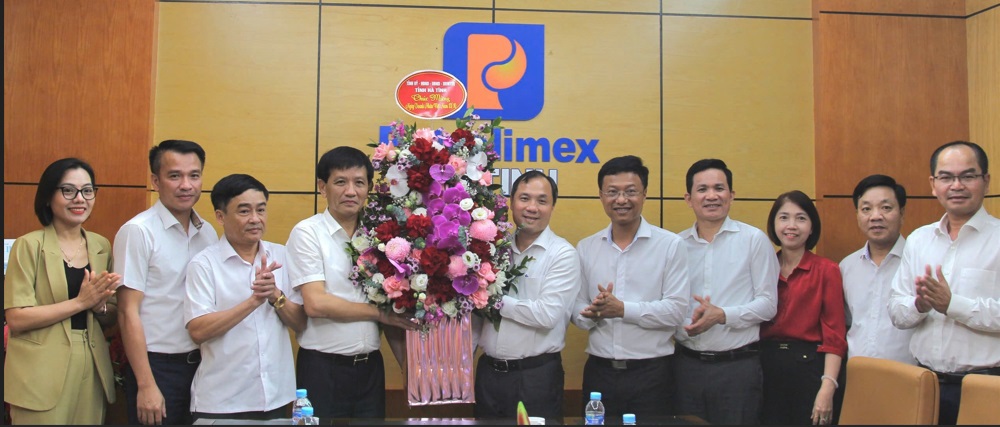 LÃNH ĐẠO TỈNH HÀ TĨNH TẶNG HOA, CHÚC MỪNG PETROLIMEX HÀ TĨNH NHÂN NGÀY DOANH NHÂN 13/10