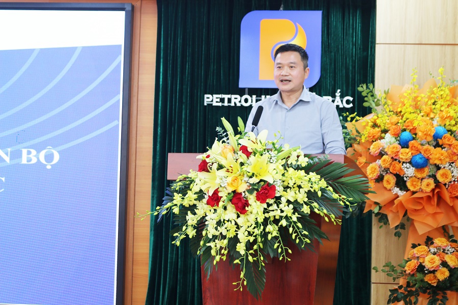 Lễ công bố các Quyết định về công tác cán bộ tại Petrolimex Hà Bắc.
