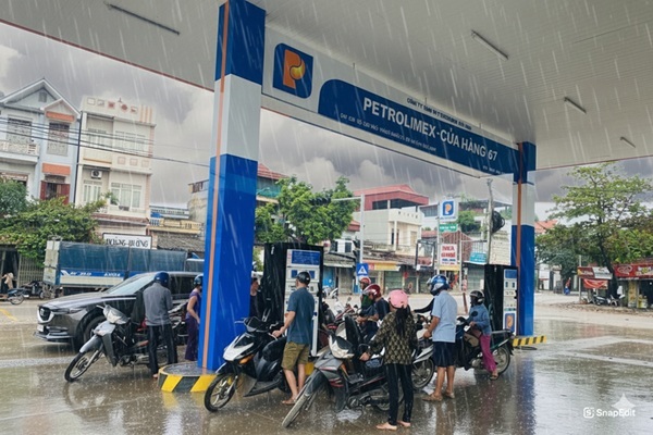 Vững vàng trước giông bão – Công ty TNHH Petrolimex Bắc Ninh đồng hành cùng cộng đồng trong bão Matmo