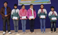 Tham gia hoạt động tình nguyện tại Trường Tiểu học Vĩnh Khương