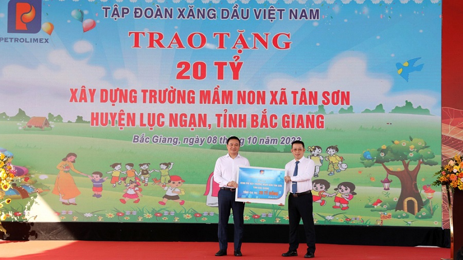 Petrolimex ủng hộ 20 tỷ xây dựng trường mầm non xã Tân Sơn, huyện Lục Ngạn, tỉnh Bắc Giang.