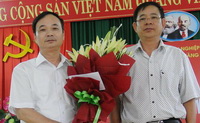 Tặng huy hiệu 30 năm tuổi Đảng