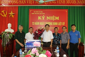 Petrolimex Hà Bắc thăm hỏi, tặng quà Trung tâm điều dưỡng thương binh Lạng Giang (Bắc Giang).
