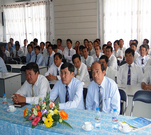 Tổ chức Đại hội công nhân viên chức năm 2013