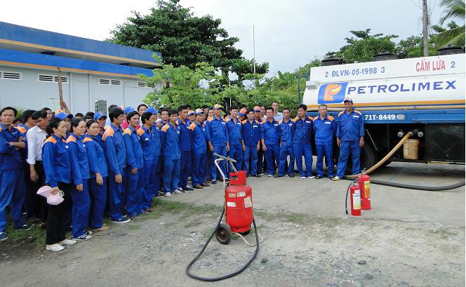 Petrolimex Bến Tre huấn luyện nghiệp vụ PCCC & CNCH năm 2015