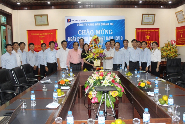 Lãnh đạo Tỉnh chúc mừng Petrolimex Quảng Trị nhân ngày 13/10