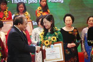 CT kiêm GĐ Petrolimex Quảng Trị Hoàng Thị Hoa được tôn vinh