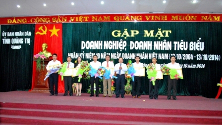 Petrolimex Quảng Trị nhận Bằng khen doanh nghiệp tiêu biểu