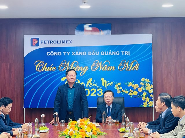 Chủ tịch UBND tỉnh Quảng Trị Võ Văn Hưng thăm, tặng quà, chúc Tết Công ty Xăng dầu Quảng Trị