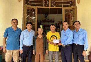 Thăm hỏi, động viên, hỗ trợ gia đình CBCNV của Công ty bị ảnh hưởng do lũ lụt