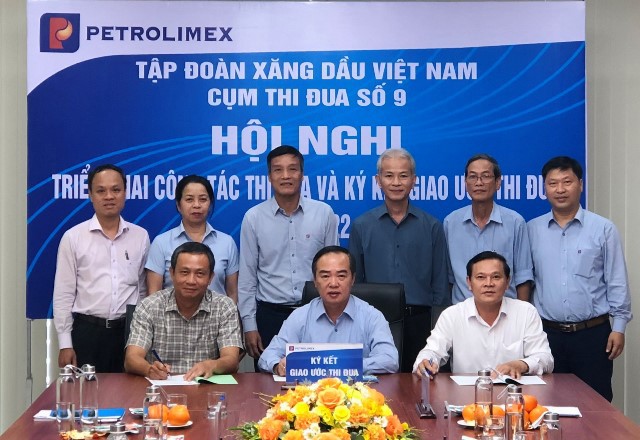 Cụm thi đua số 9 Petrolimex ký giao ước thi đua năm 2022