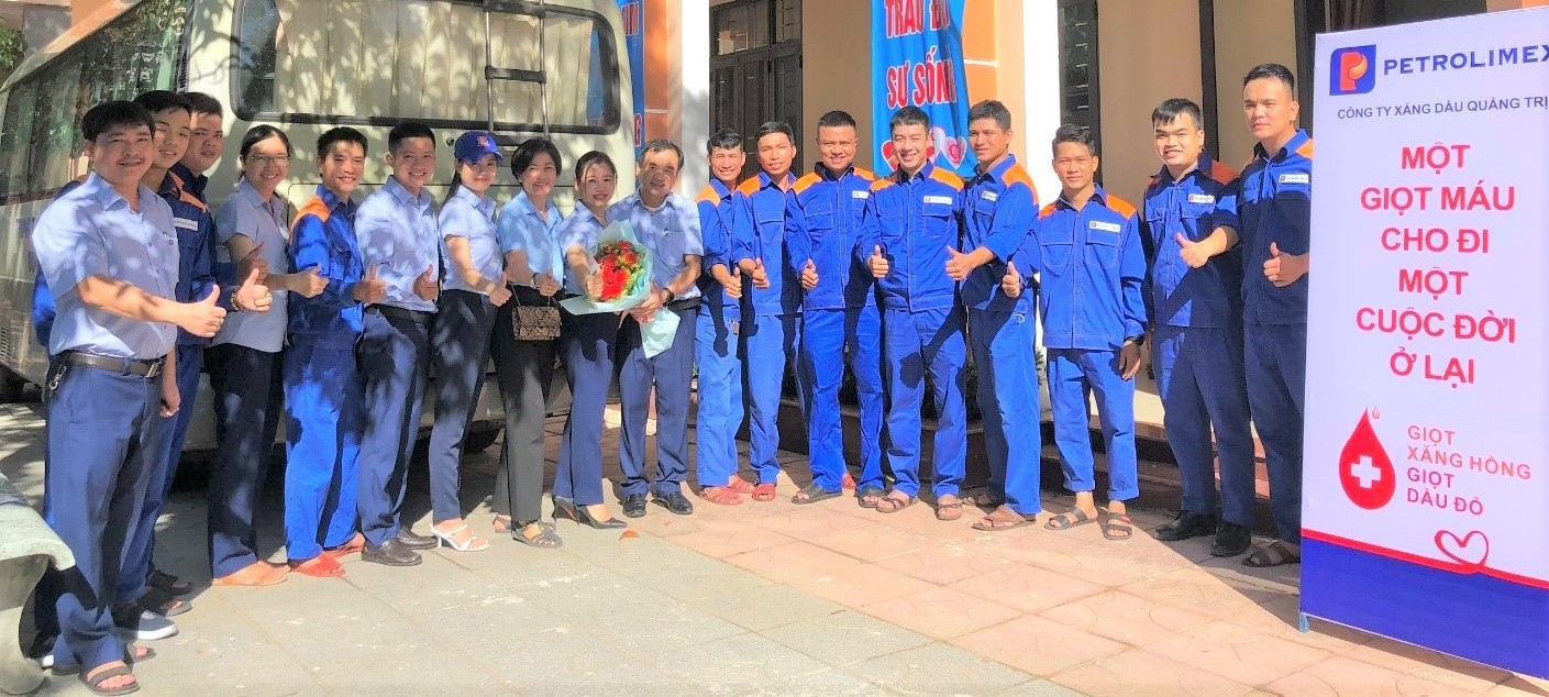 Người lao động Petrolimex Quảng Trị hưởng ứng chương trình “Giọt xăng hồng – Giọt dầu đỏ” năm 2022
