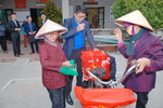 Tết sẻ chia, xuân ấm áp.