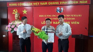 Công tác phát triển đảng viên chi bộ Kinh doanh - PG TANKER
