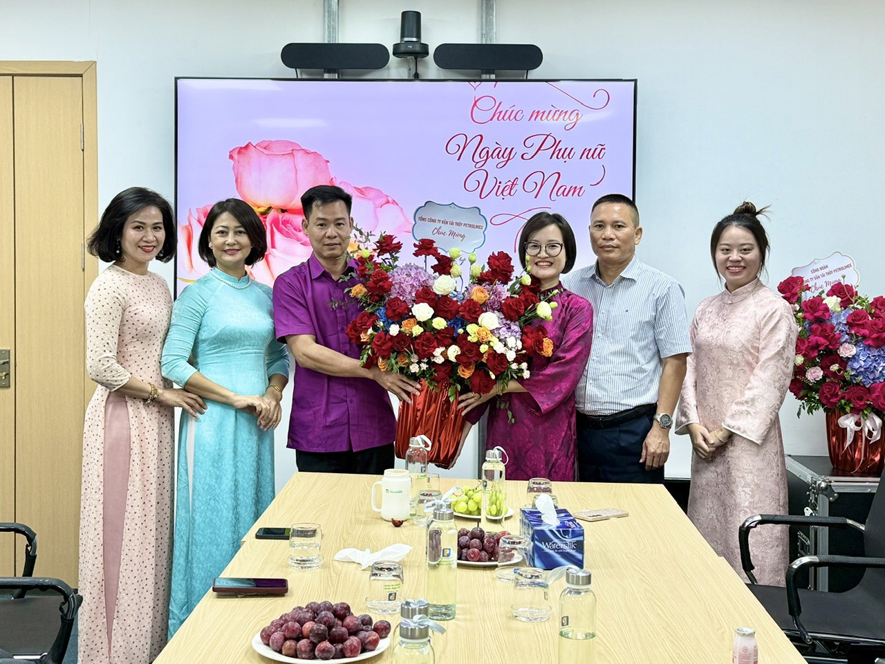PG TANKER rộn ràng sắc hoa ngày 20/10