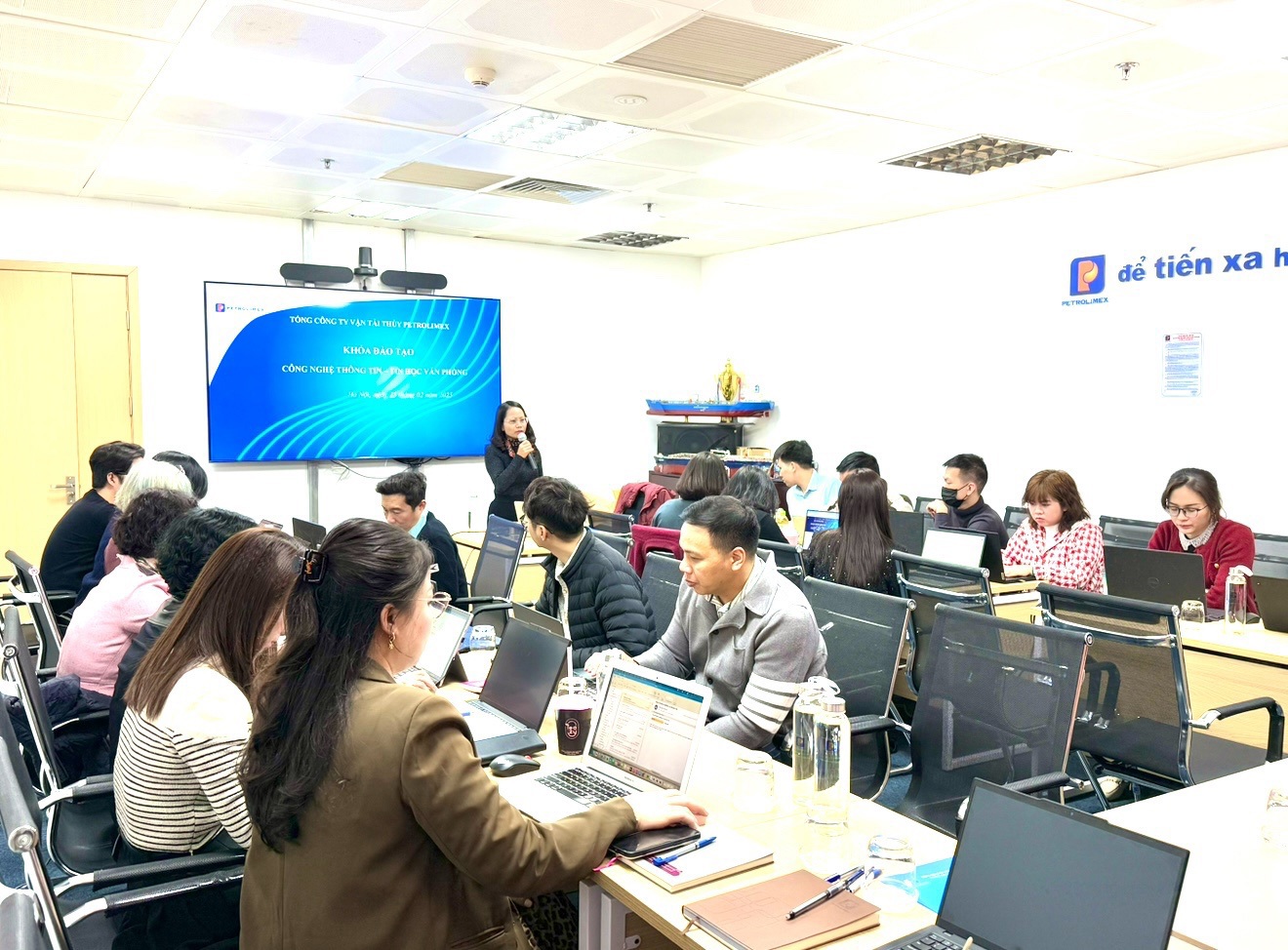 Tổng công ty khai giảng khóa đào tạo Tin học văn phòng
