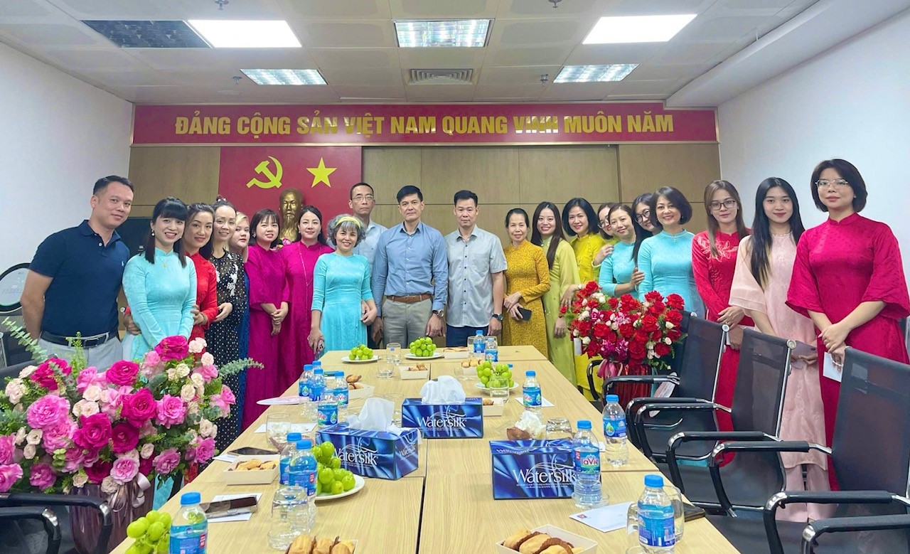 Gặp mặt nhân ngày Phụ nữ Việt Nam 20/10