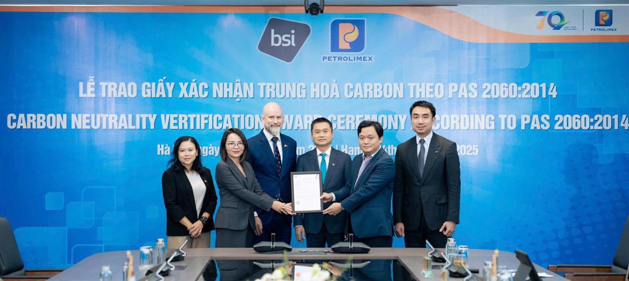 Petrolimex vinh dự nhận giấy Xác nhận Trung hòa carbon theo PAS 2060:2014