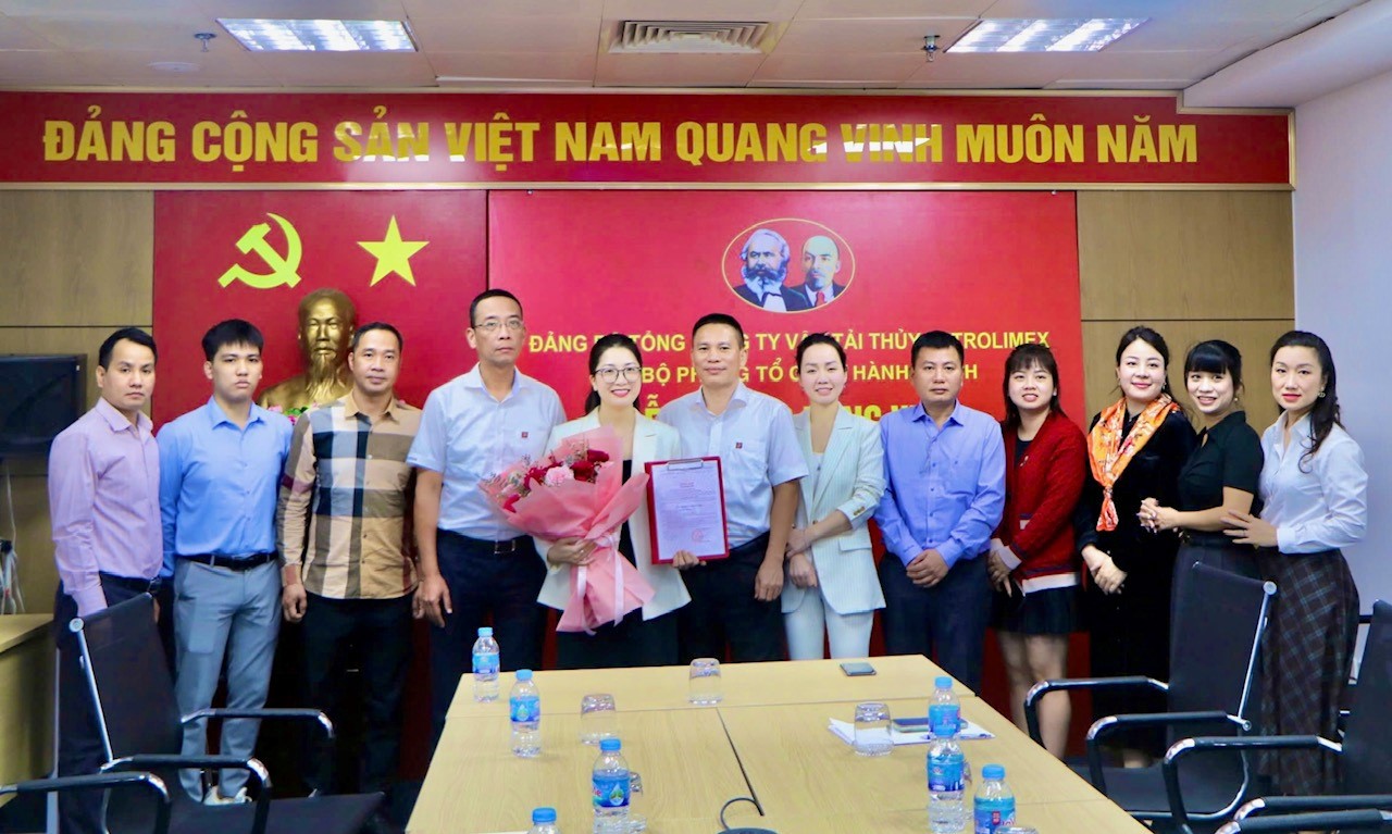 Chi bộ Phòng Tổ chức Hành chính tổ chức Lễ kết nạp đảng viên mới