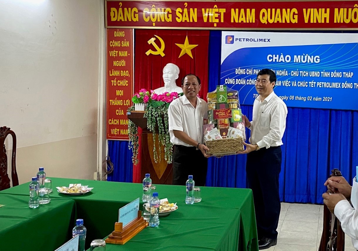 Lãnh đạo Tỉnh đến thăm và chúc Tết Petrolimex Đồng Tháp
