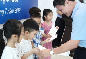 Một số hình ảnh trao thưởng đầu năm học mới
