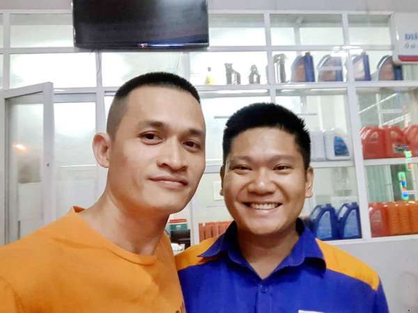 Anh Vũ Đức Thắng trả lại tài sản khách hàng để quên tại cửa hàng