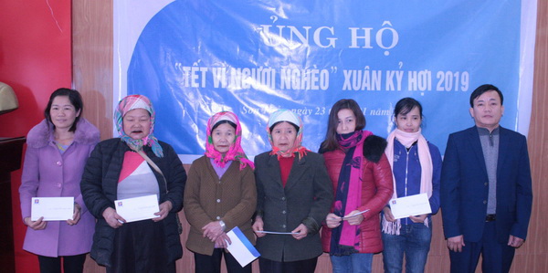 Chung tay chia sẻ yêu thương