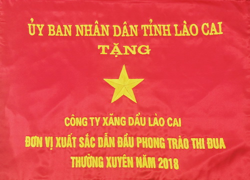 Petrolimex Lào Cai đón nhận Cờ thi đua xuất sắc năm 2018