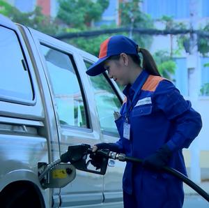 Tình huống 6/15: Nhân viên bán hàng bơm nhầm xăng cho xe chạy Điêzen