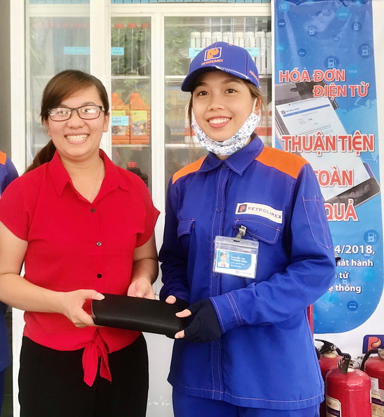 Chị Nguyễn Thị Phương Thảo nhặt được của rơi, trả người đánh mất