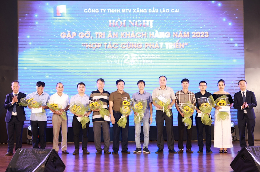 HỘI NGHỊ GẶP GỠ, TRI ÂN CÙNG PHÁT TRIỂN