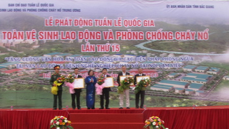 Đón nhận Bằng khen của Thủ tướng Chính phủ về công tác ATVSLĐ - PCCN