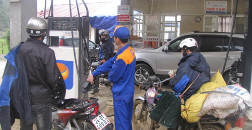 Khắc phục hậu quả mưa đá, bảo đảm cung ứng xăng dầu