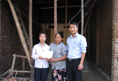 Hỗ trợ làm nhà tình thương học sinh nghèo khuyết tật học giỏi