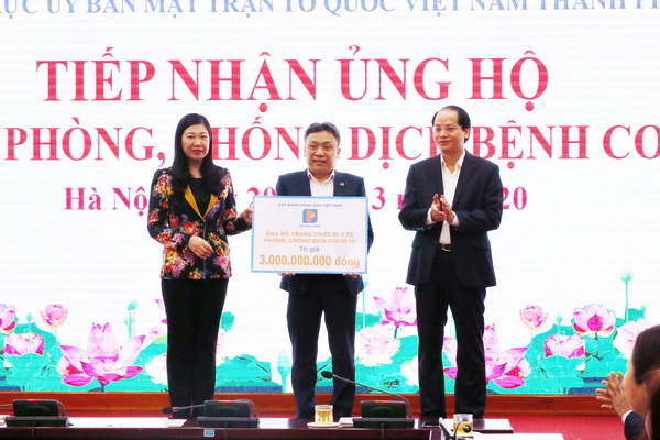 Petrolimex ủng hộ 3 tỷ đồng trang bị thiết bị y tế phòng chống Covid-19