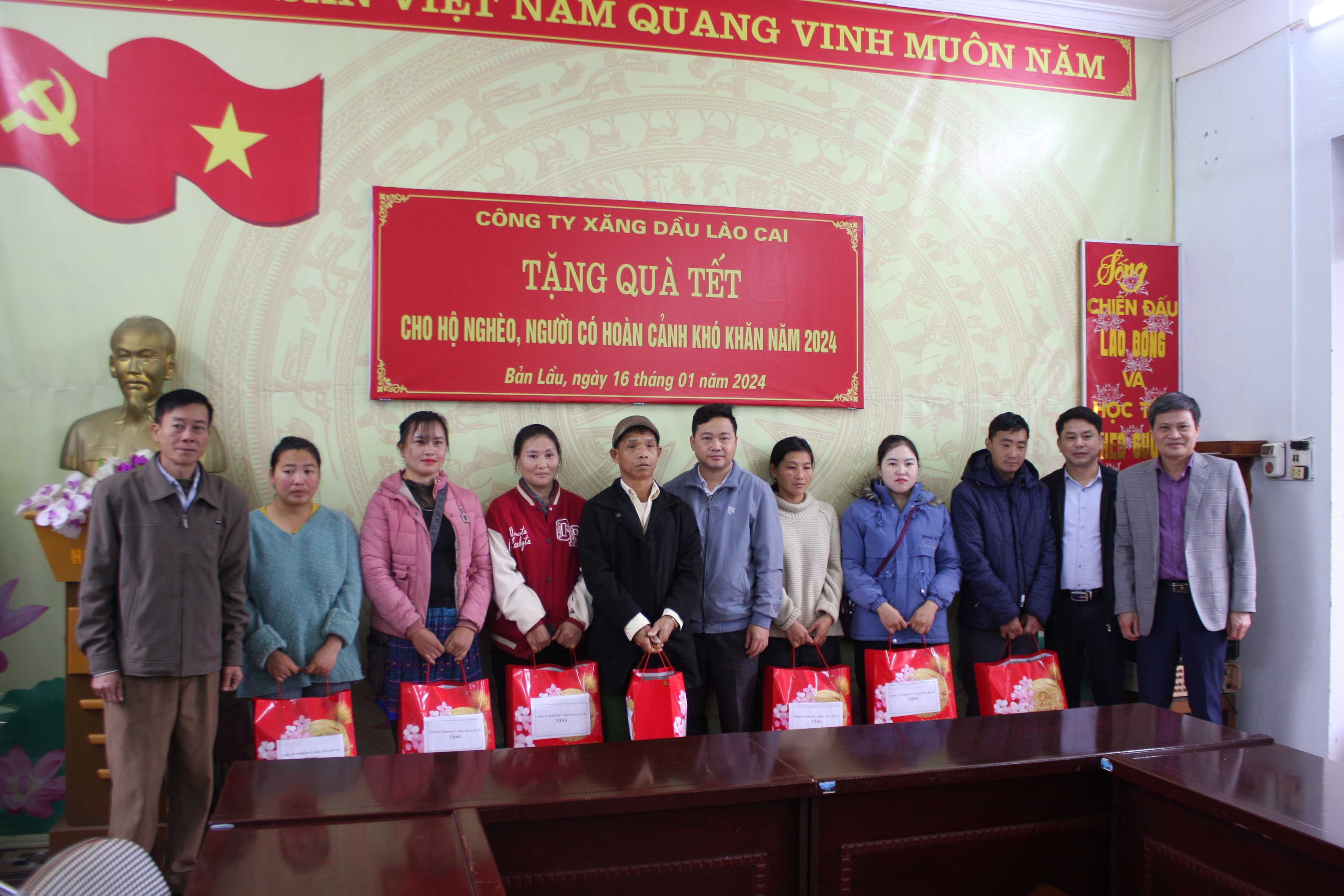 PETROLIMEX Lào Cai tích cực tham gia phong trào “Tết vì người nghèo- Không để ai bị bỏ lại phía sau”