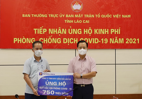 Petrolimex Lào Cai đóng góp 750 triệu đồng Quỹ vắc xin phòng chống Covid-19